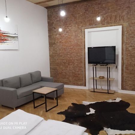 Gogol 14 Apartments: Historic City Center Retreat Uzhhorod Exterior photo