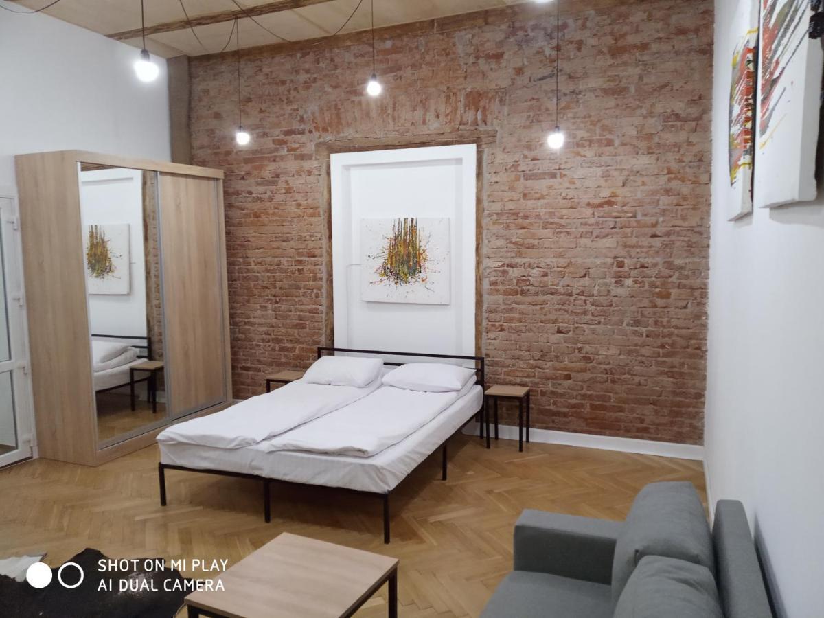 Gogol 14 Apartments: Historic City Center Retreat Uzhhorod Exterior photo