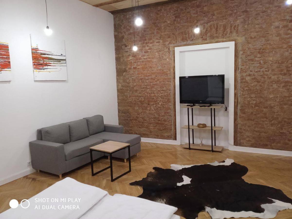 Gogol 14 Apartments: Historic City Center Retreat Uzhhorod Exterior photo