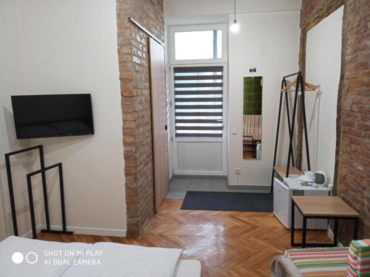 Gogol 14 Apartments: Historic City Center Retreat Uzhhorod Exterior photo